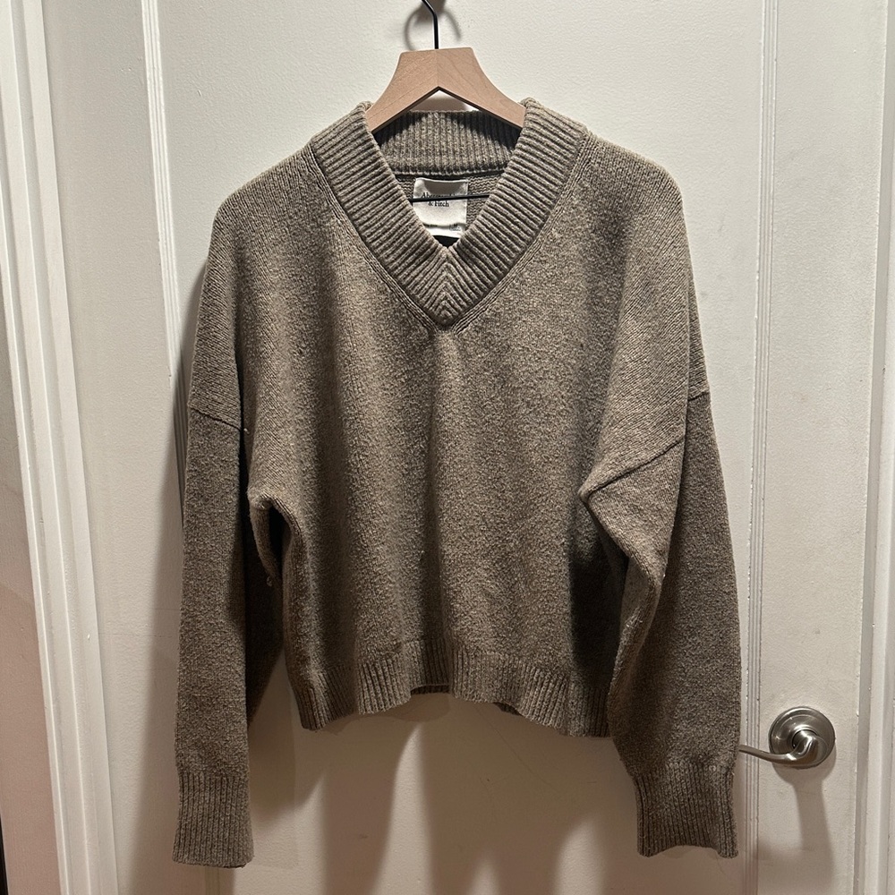 Women’s V-Neck Sweater - Brown
